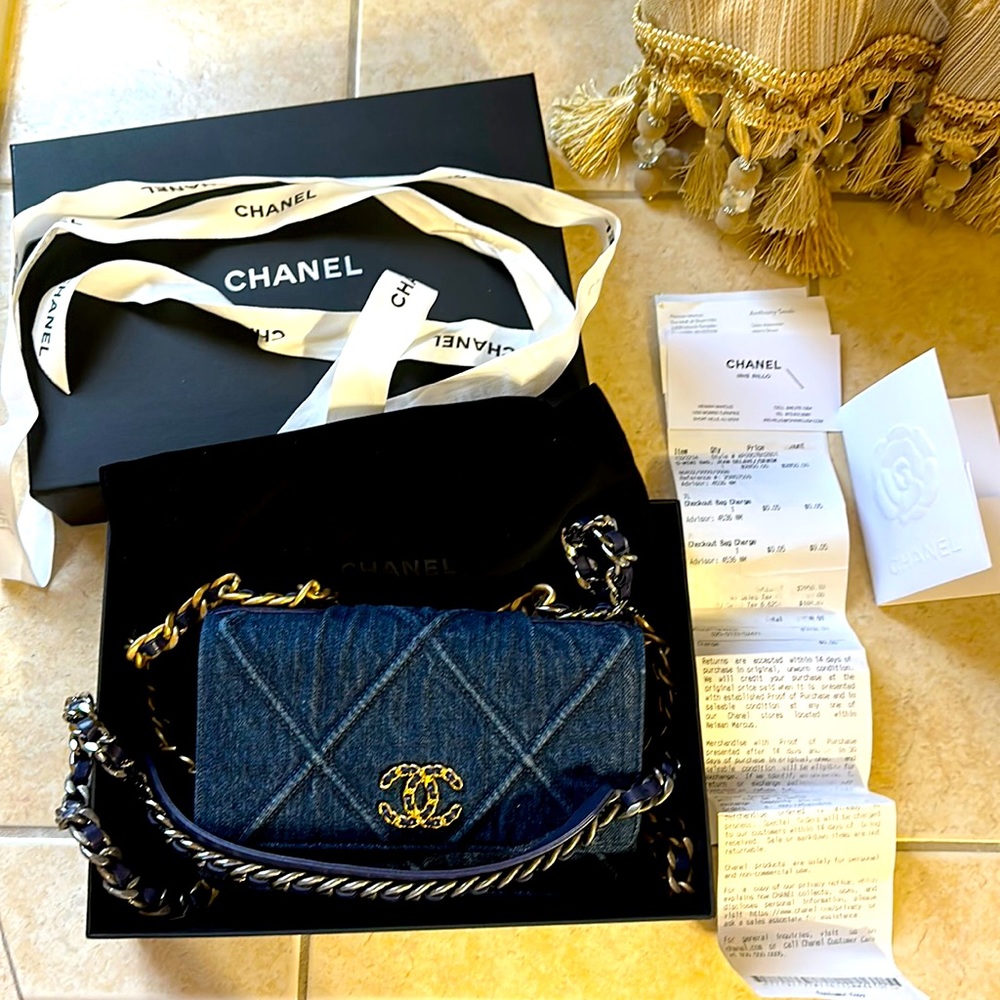 💙 NWB CHANEL 19 WOC DENIM BAG